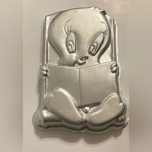 Tweety bird cake pan